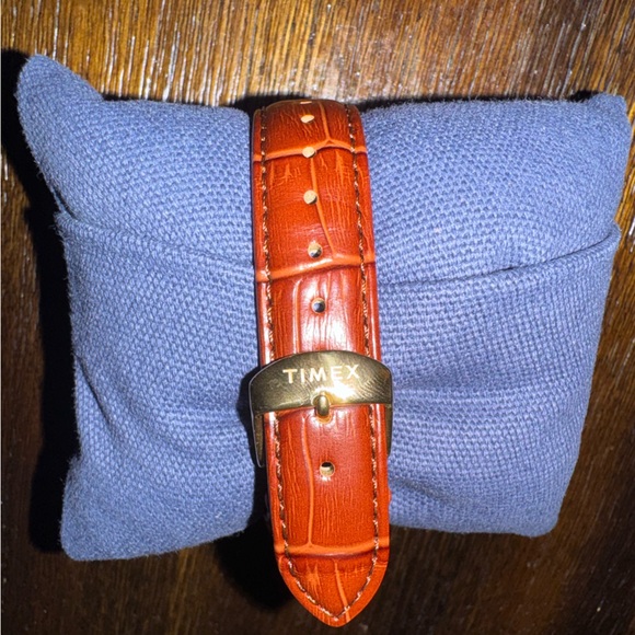 Timex x Noah Sun and Moon Wrist Watch - Picture 3 of 5